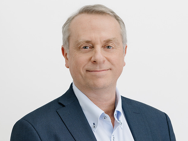 Headshot of Jose Castro-Perez